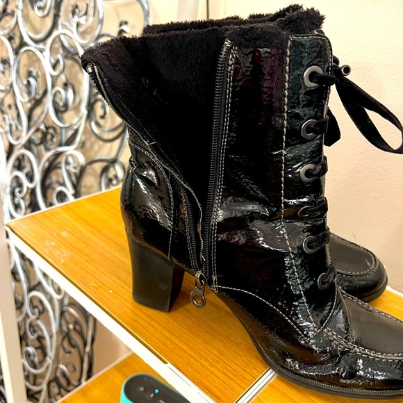 SPORTO BLOCK HEELED ZIP SIDE BOOTIES- SIZE 8.5 M. COMFY-WATERPROOF (fur lining) - Picture 15 of 16